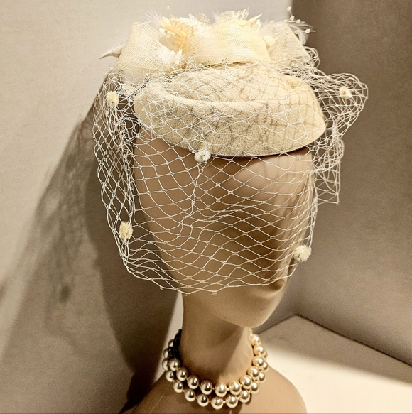 Elegant British Style Cream Pillbox Fascinator with Dotted Veil NWT main image 4